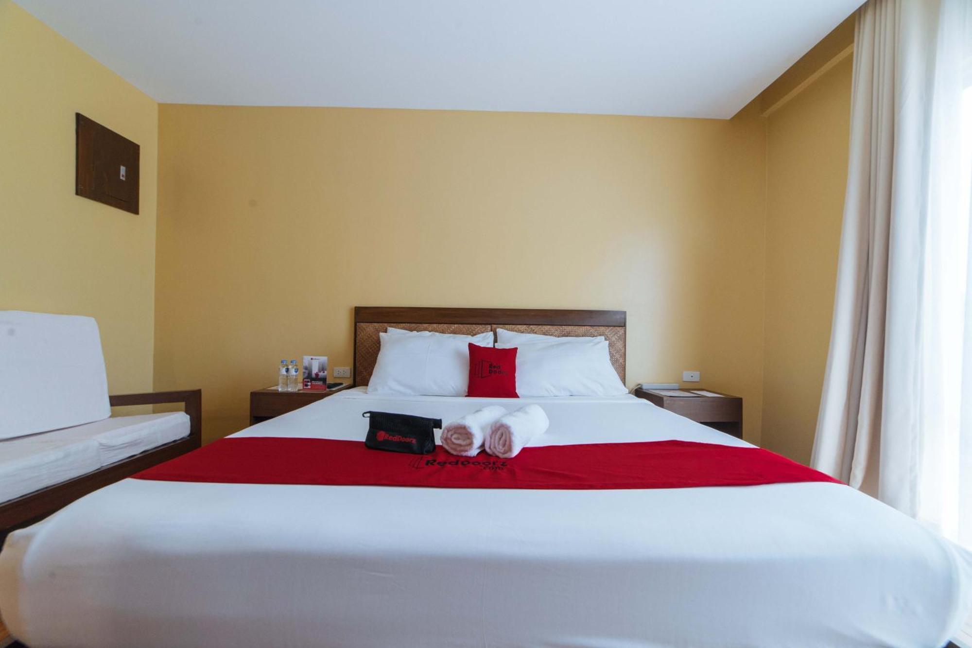 Reddoorz Premium Near Health Centrum Banica Roxas Extérieur photo